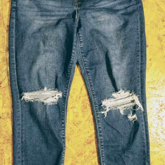 AMERICAN EAGLE MOM RIPPED JEANS*HIGH WAIST*WOMEN SIZE 10*ANKLE LENGTH - Picture 4 of 5